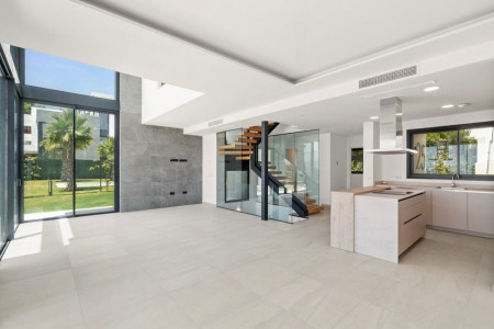 MARBELLA  5 BEDROOM LUXURY APARTMENT - LUXUSNÝ 5-IZBOVÝ APARTMÁN V MARBELLE - 3_9e016eed1dd1bac369d5797c3c0b2b5f