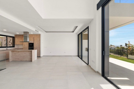 MARBELLA  5 BEDROOM LUXURY APARTMENT - LUXUSNÝ 5-IZBOVÝ APARTMÁN V MARBELLE - 4_8b63858813efb53854e675bdf8c68096